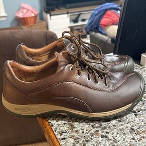 Keen Men's Brown Leather Chukka Boots with Tan Midsole